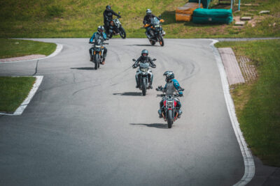 autoškola na motorku - týdenní kemp - přijďte se projet