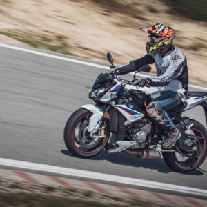 Zážitek: jízda na motorce na okruhu
