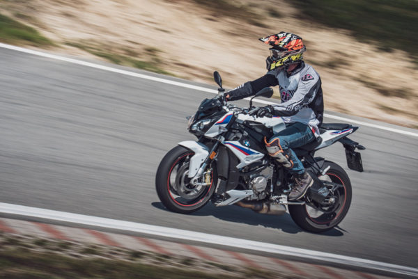 Zážitek: jízda na motorce na okruhu